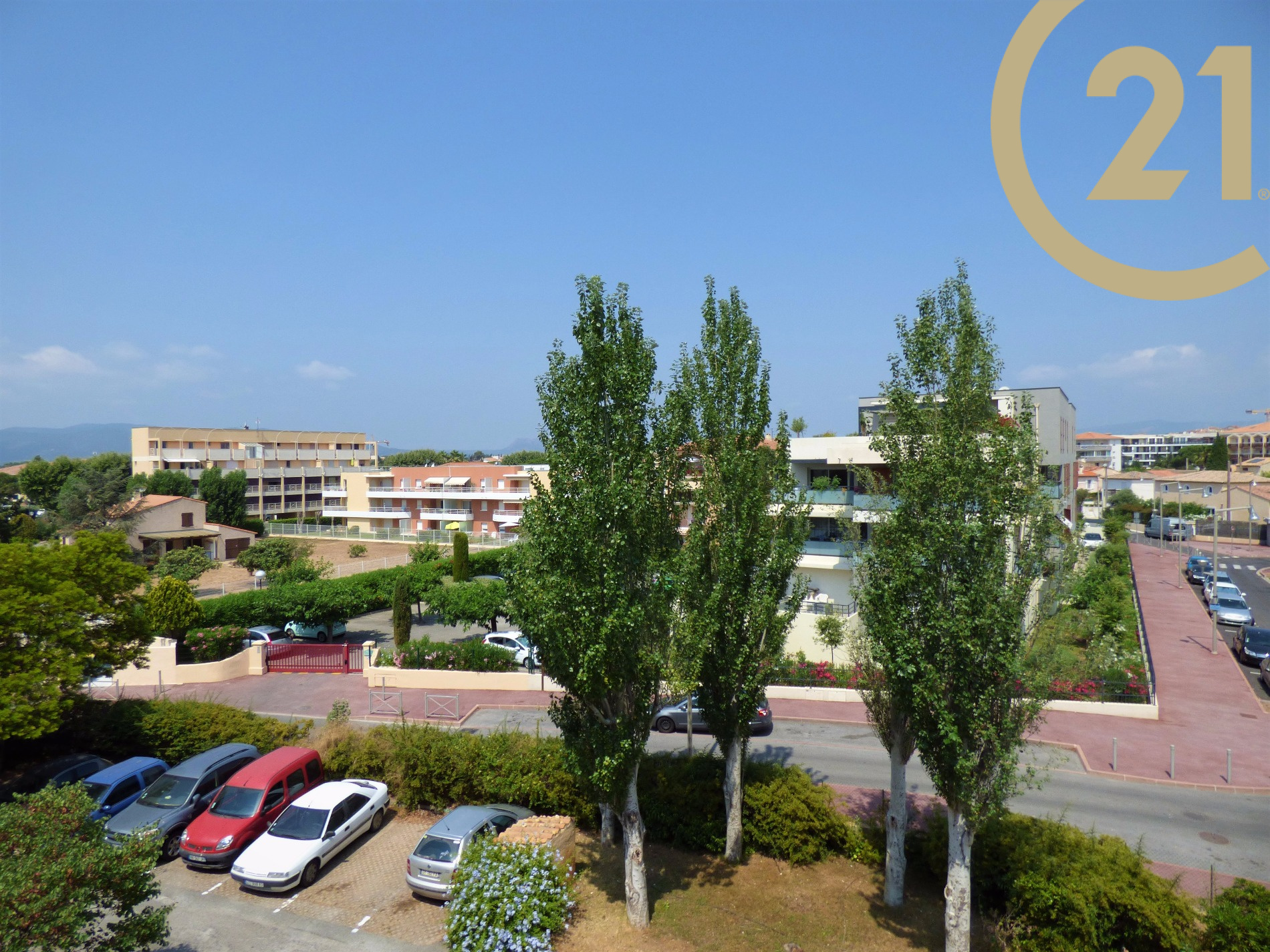 vente VENTE PORTFREJUS Appartement 2 pièces avec terrasses et place