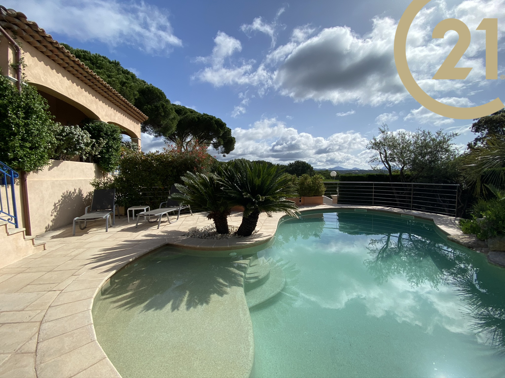 vente VENTE FREJUS TOUR DE MARE - Villa aux prestations contemporaines ...