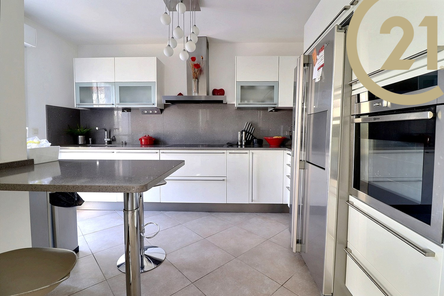 vente VENTE FREJUS Centre - Appartement 3 pièces en rez de ...